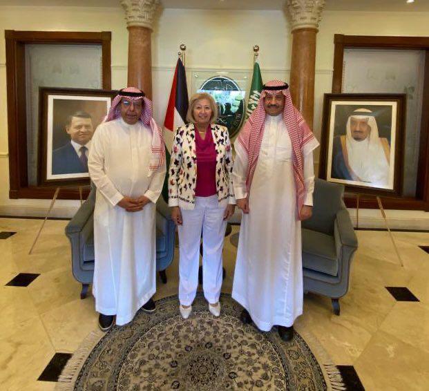 السديري يقيم مأدبة غداء تكريمًا للرئيس التنفيذي لهيئة المسرح والفنون الادائية سلطان البازعي 