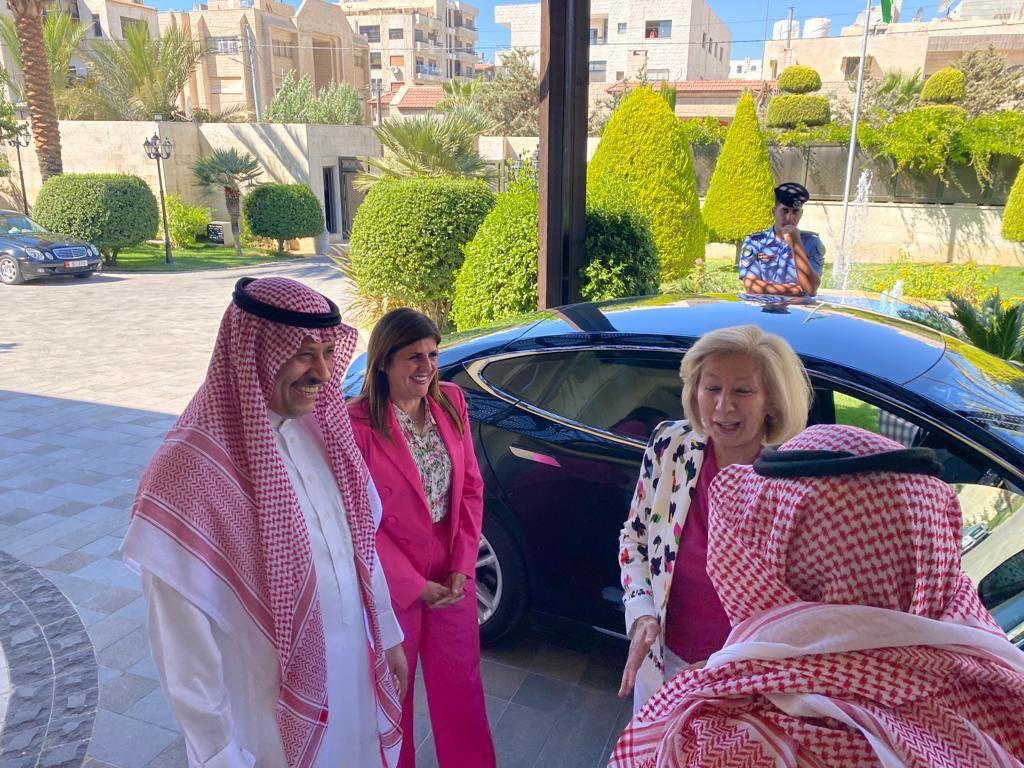 السديري يقيم مأدبة غداء تكريمًا للرئيس التنفيذي لهيئة المسرح والفنون الادائية سلطان البازعي 