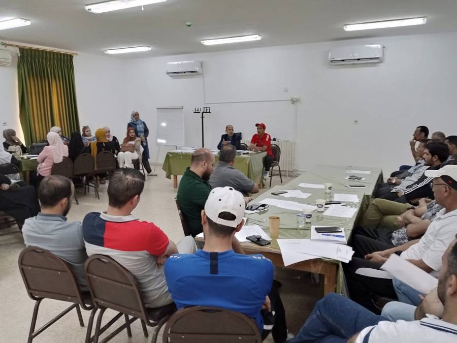 مدير التربية والتعليم للواء البادية الشمالية الغربية يعقد اجتماعاً لمعلمي ومعلمات التربية الرياضية