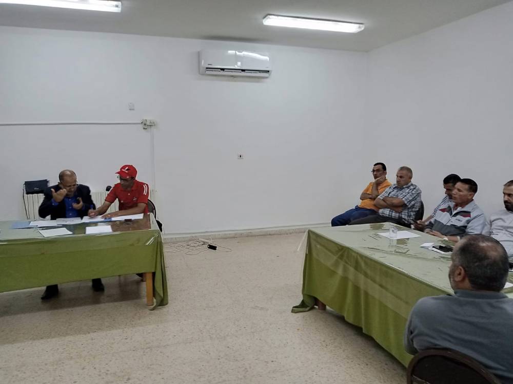 مدير التربية والتعليم للواء البادية الشمالية الغربية يعقد اجتماعاً لمعلمي ومعلمات التربية الرياضية