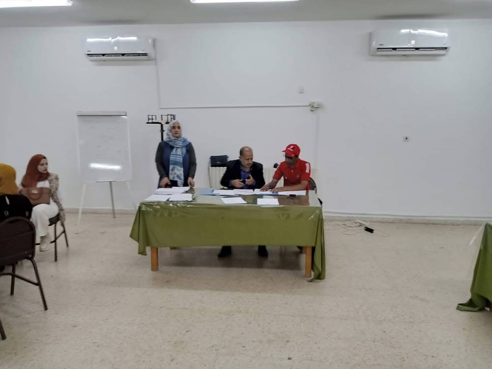 مدير التربية والتعليم للواء البادية الشمالية الغربية يعقد اجتماعاً لمعلمي ومعلمات التربية الرياضية