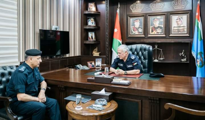 جلالة الملك يزور مديرية الأمن العام ويثني على جهود كوادرها في التعامل مع حادث اللويبدة