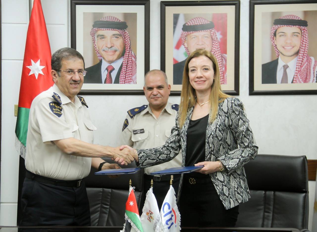 الجمارك: (18) اتفاقية ربط إلكتروني وقعت مع قطاع البنوك   