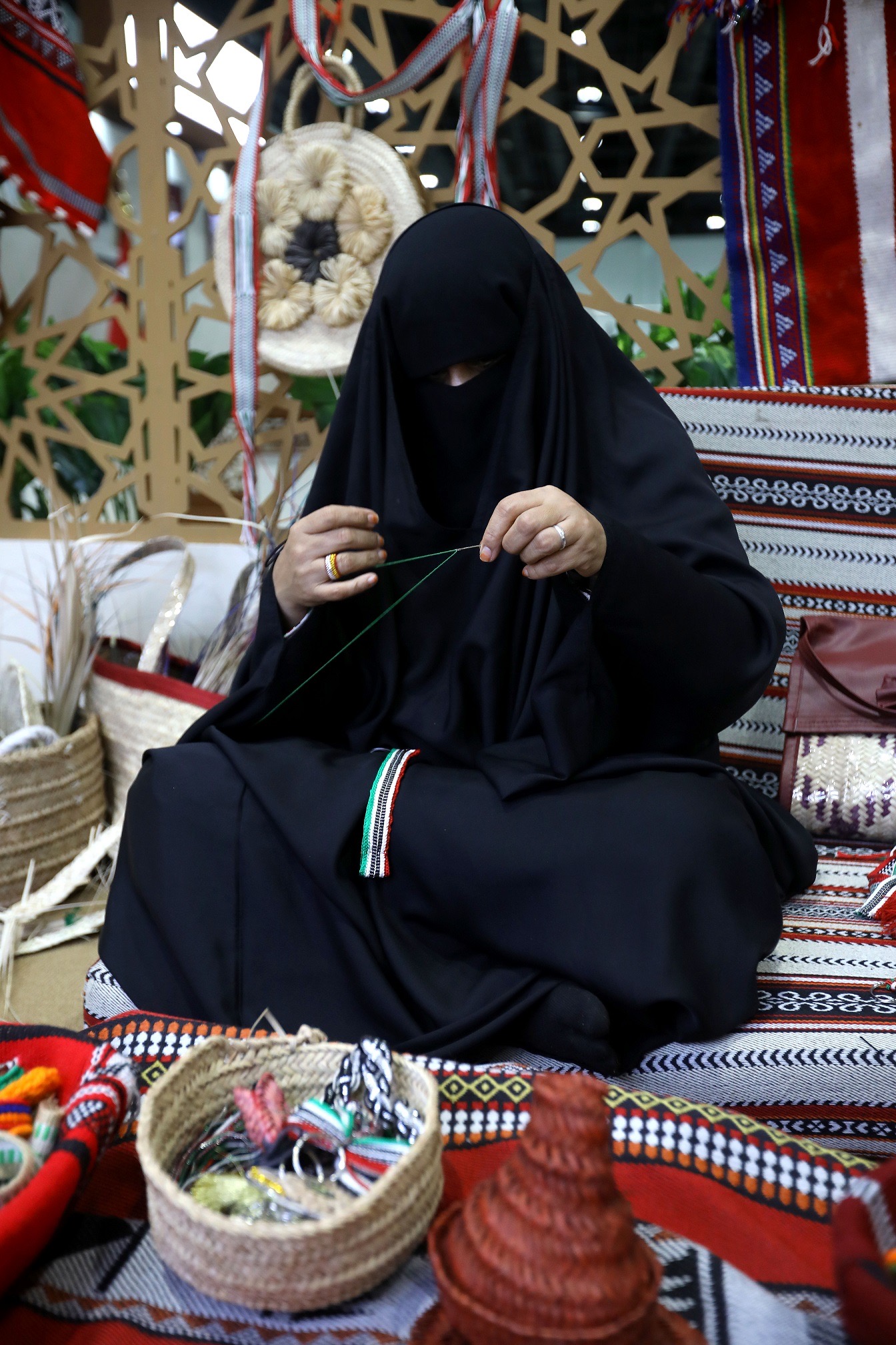 المرأة تُعزّز حضورها الفاعل في مختلف قطاعات معرض أبوظبي للصيد وبرنامج الأنشطة والفعاليات