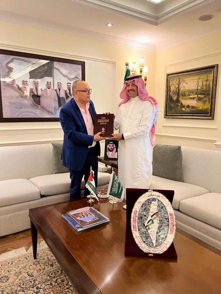 السفير السعودي لدى الاردن يلتقي وزير الثقافة الفلسطيني الدكتور عاطف أبوسيف
