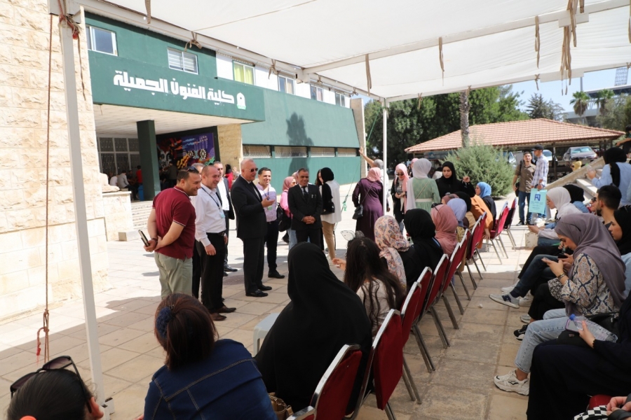 مسّاد يتفقد قاعات امتحان القدرات الفنية في كلية الفنون الجميلة صور