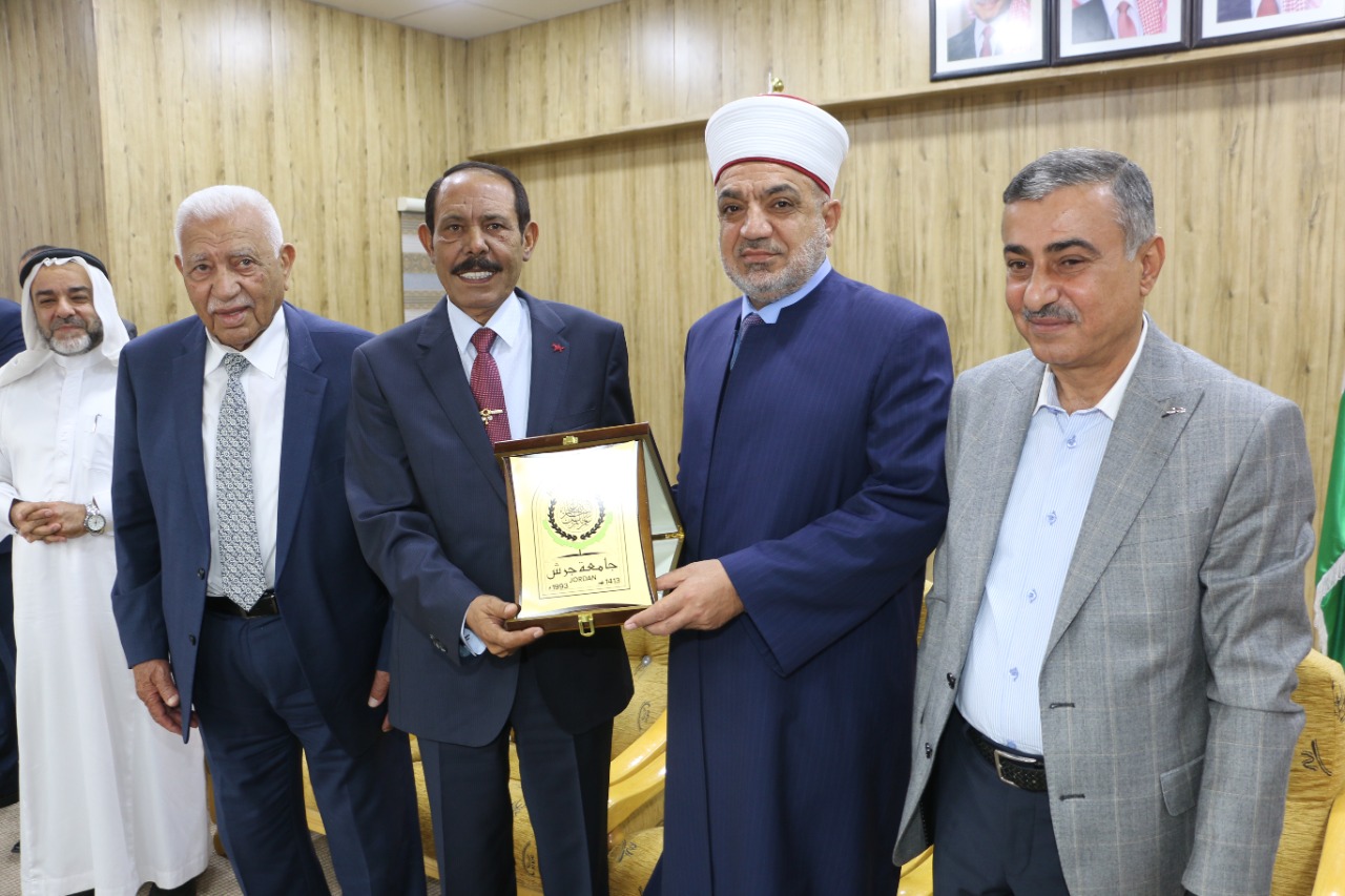 وزير الأوقاف يرعى حفل توزيع جائزة المرحوم الدكتور محمد ربيع لحفظ القرآن الكريم في جامعة جرش 