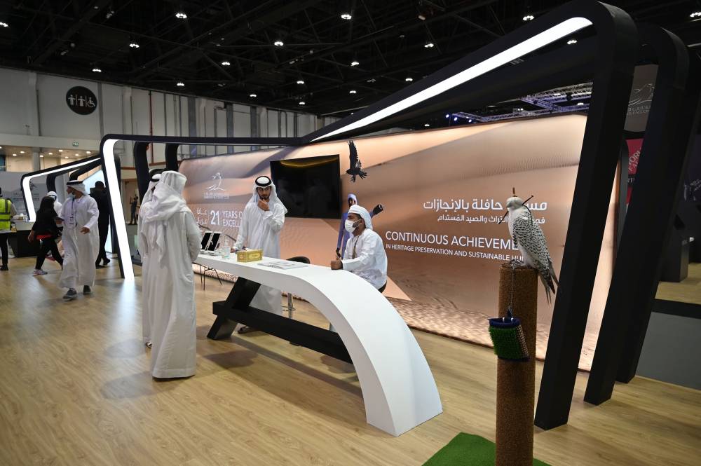 نادي صقاري الإمارات يحتفي بعامه الـ 21 في معرض أبوظبي الدولي للصيد