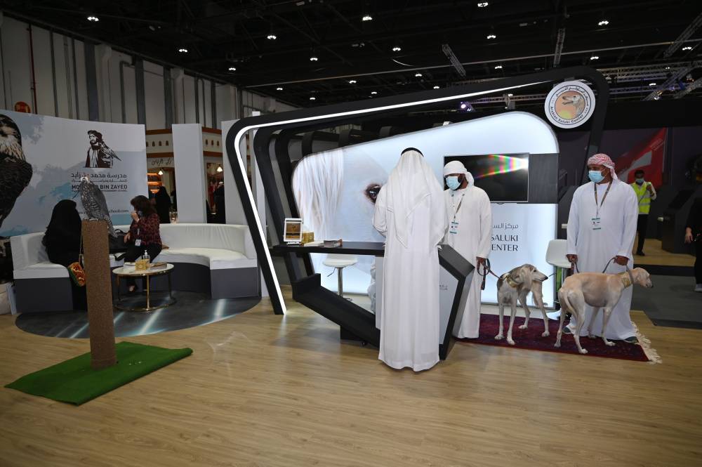 نادي صقاري الإمارات يحتفي بعامه الـ 21 في معرض أبوظبي الدولي للصيد
