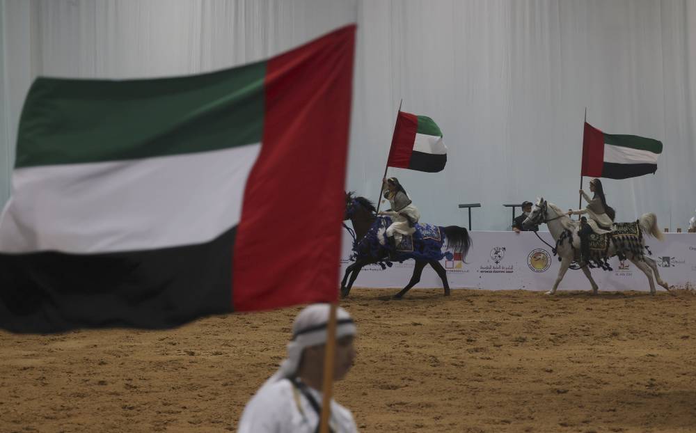 معرض أبوظبي الدولي للصيد والفروسية يواصل فعالياته بإقبال جماهيري كبير