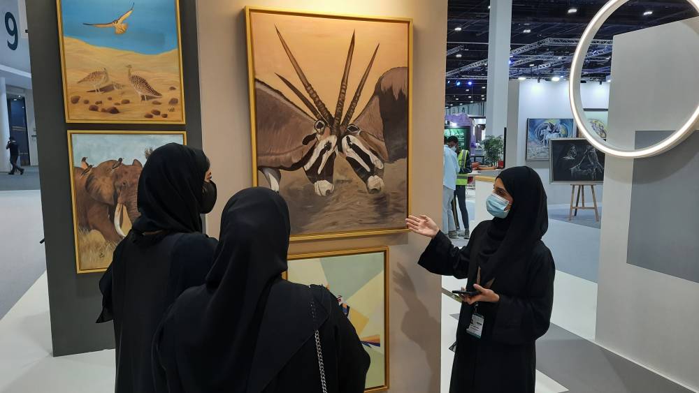 معرض أبوظبي الدولي للصيد والفروسية يواصل فعالياته بإقبال جماهيري كبير
