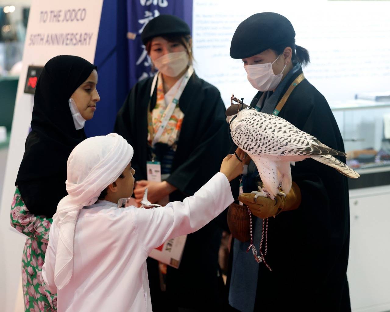 معرض أبوظبي الدولي للصيد والفروسية يواصل فعالياته بإقبال جماهيري كبير