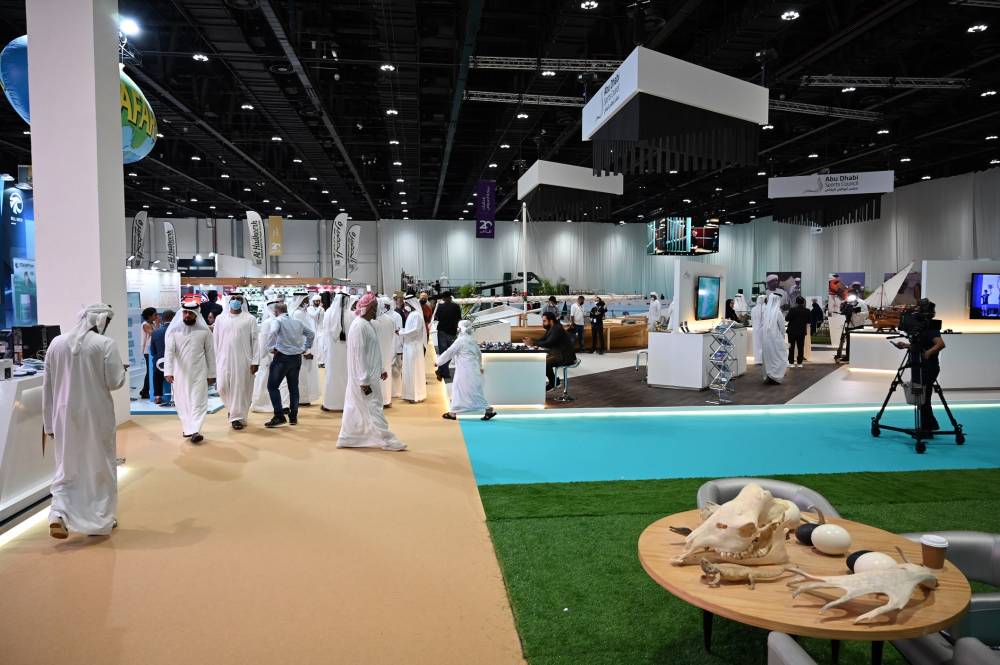 معرض أبوظبي الدولي للصيد والفروسية يواصل فعالياته بإقبال جماهيري كبير