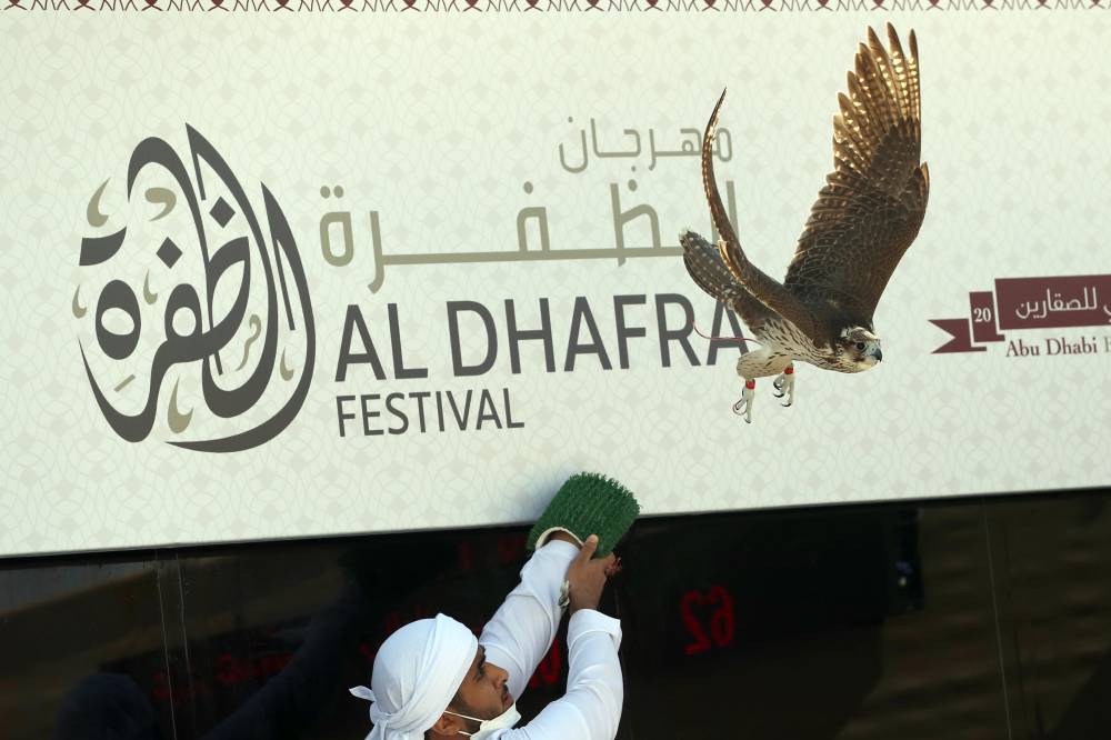 مهرجان الظفرة  يُعرف زوار أبوظبي للصيد والفروسية على مسابقاته ومزايناته التراثية المصاحبة لدورته 16