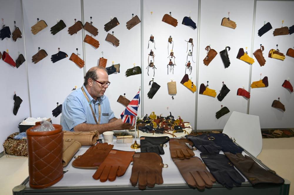 حضور قوي للشركات الإماراتية في عالم الصيد والفروسية