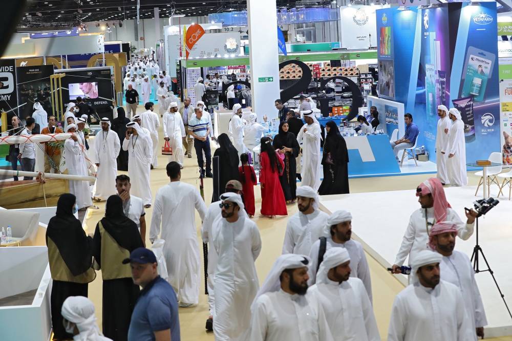 سحوبات مجانية على 19 صقراً للزوار والمزايدة على 3 صقور نادرة في اليوم الأخير