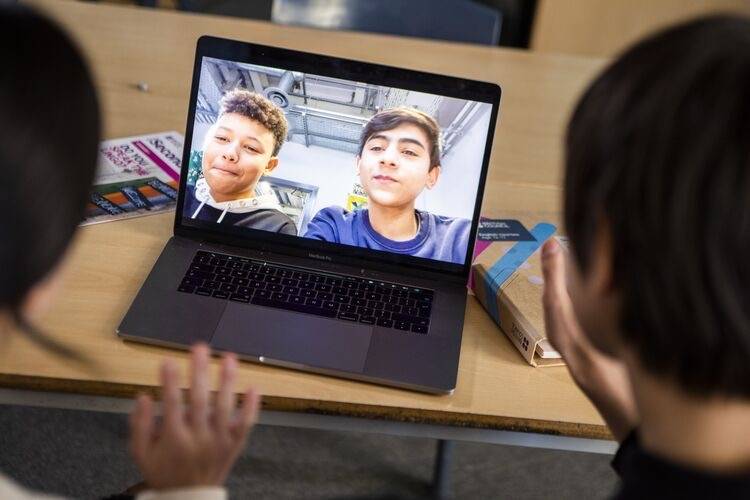 ربط الثقافات ربط الطلاب المتعليمن  بناء الصلات طرق جديدة للتعلم وطرق جديدة للتواصل