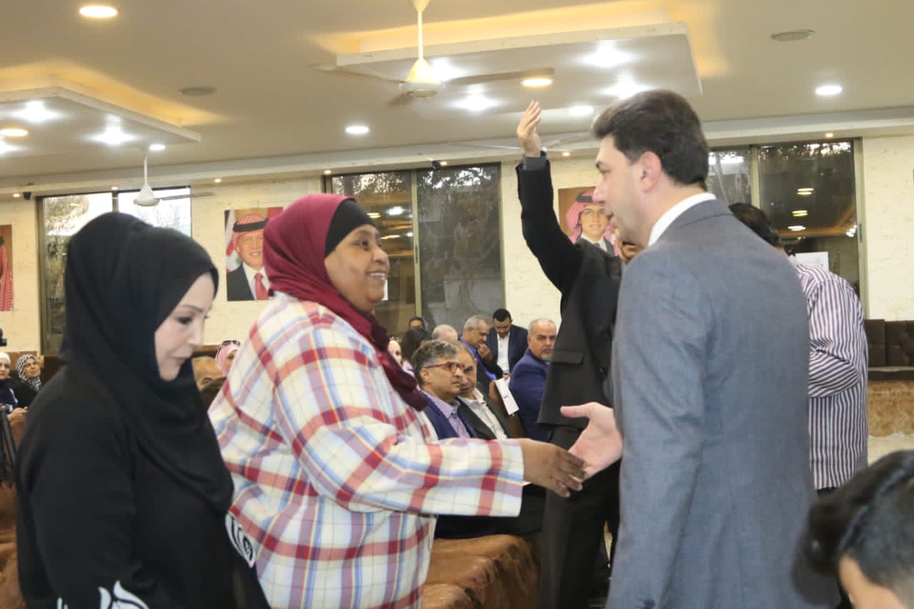 تليلان تشارك بحوارية أهمية الأحزاب السياسية ومستقبلها صور