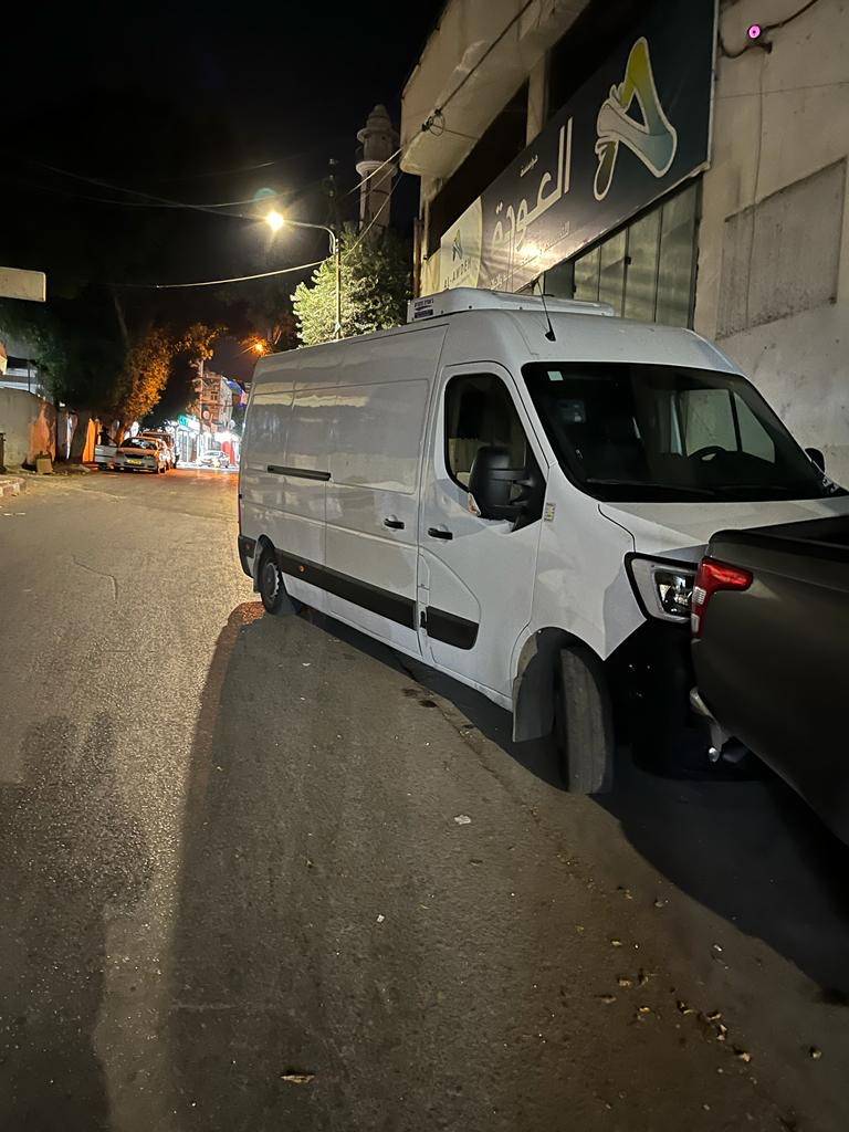 قلقيلية: إرجاع حافلة إسرائيلية محملة بإطارات سيارات تالفة إلى الداخل المحتل 