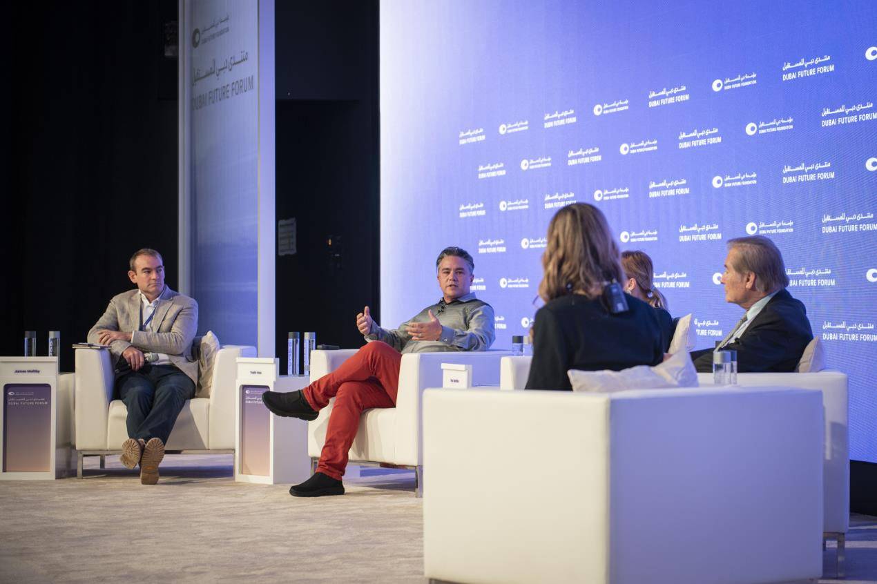 منتدى دبي للمستقبل يستعرض آفاق تعايش البشرية مع المستقبل الرقمي