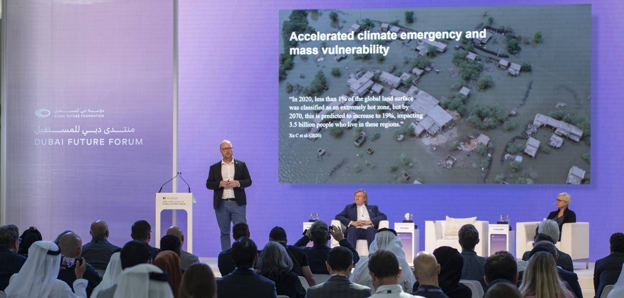 حوارات عالمية حول دور التكنولوجيا في الاستعداد للمستقبل وتحدياته