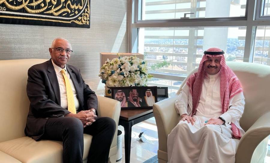 السديري يستقبل السفير السوداني المعين لدى الأردن حسن صالح سوار الذهب.