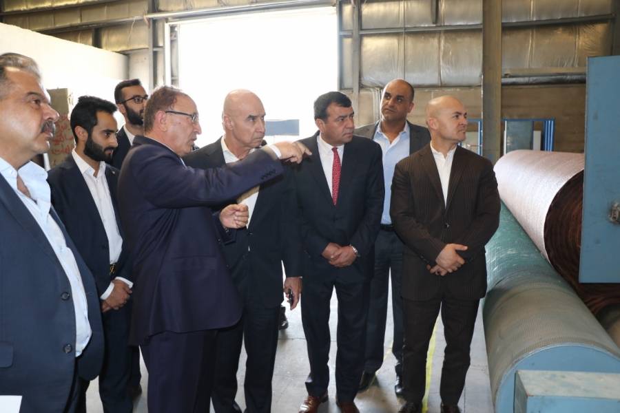 وزير الاستثمار يزور مشروع عين للنسيج