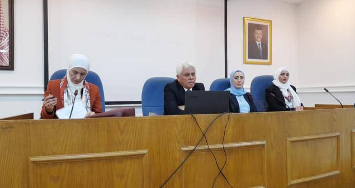 رئيس بلدية السلط يفتتح دورة تدريبية حول تمكين المرأة  