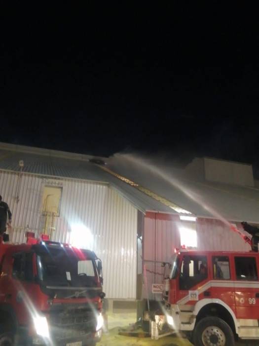 الدفاع المدني يخمد حريق مستودع يحتوي على مادة الكبريت في المنطقة الجنوبية بالعقبة .. ولا إصابات