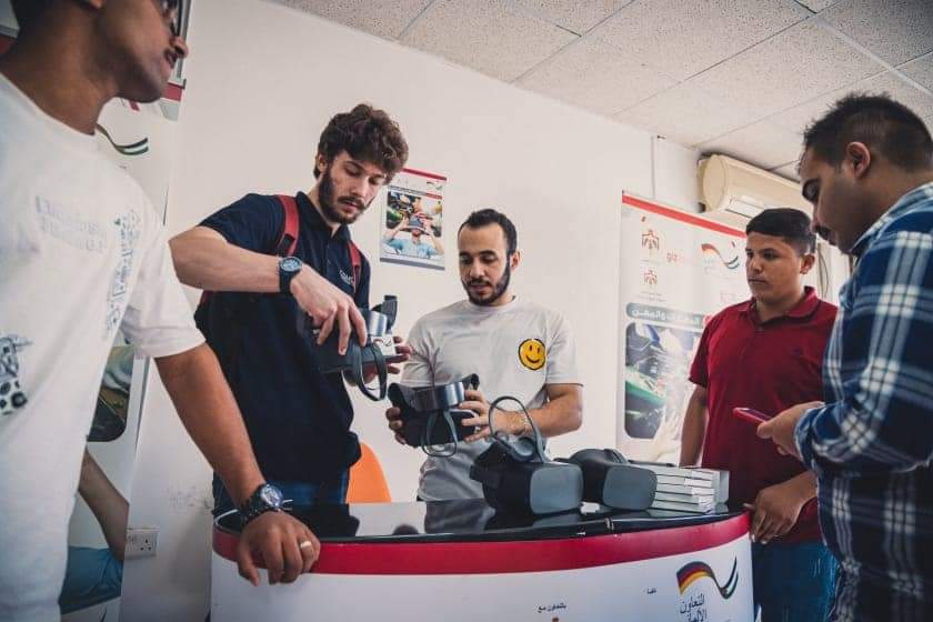 حملة تعريفية بالمهن الحرفية باستخدام نظارات الواقع الافتراضي