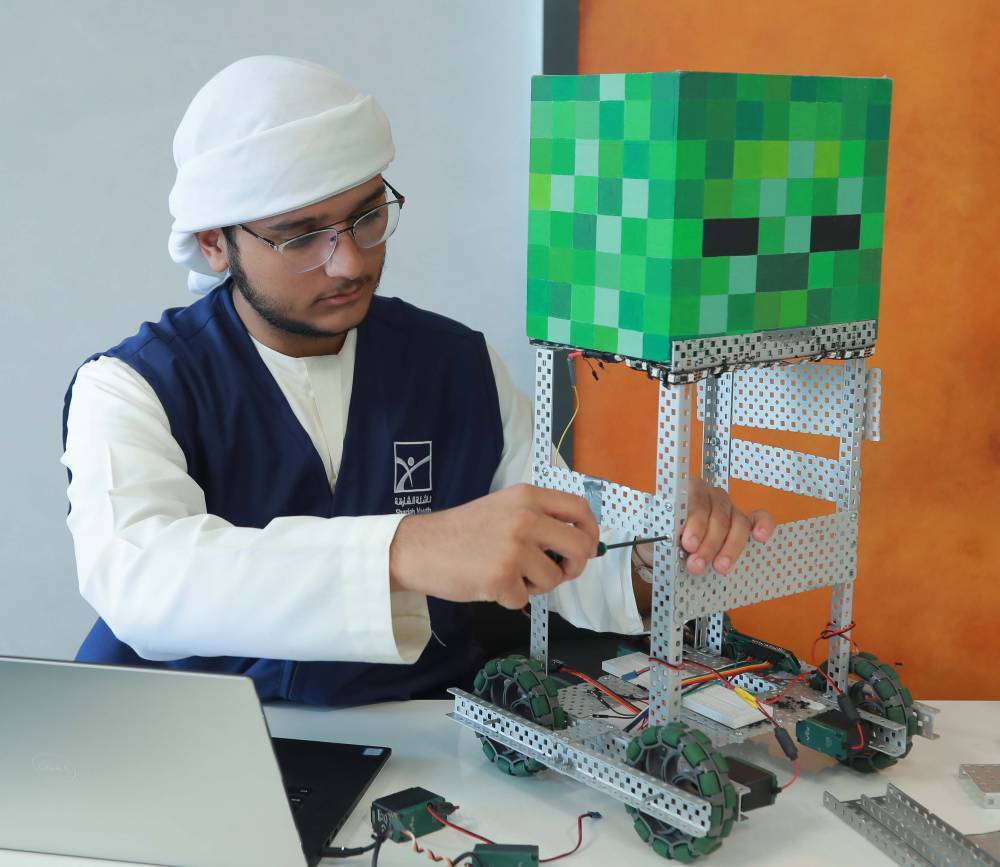 الروبوتات فيكس والأردوينو تبوح بأسرارها لمنتسبي مؤسسة ربع قرن