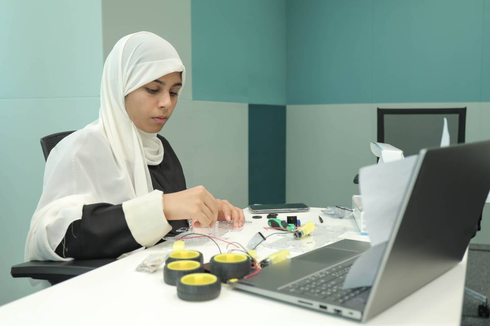 الروبوتات فيكس والأردوينو تبوح بأسرارها لمنتسبي مؤسسة ربع قرن