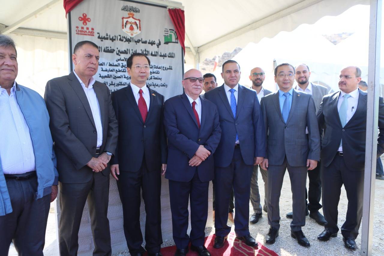 وزير الأشغال يضع حجر أساس مشروع إعادة تأهيل طريق السلط/ العارضة