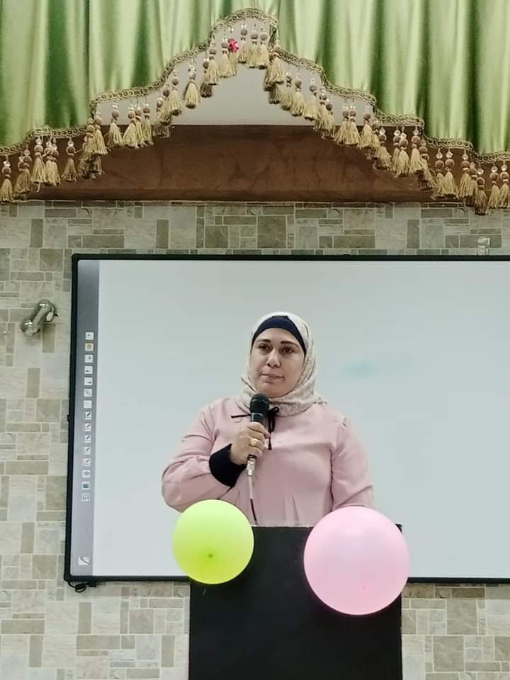 معهد الرياديين و المجلس العالمي لتمكين المرأة يكرمون المعلمة المعطاء 