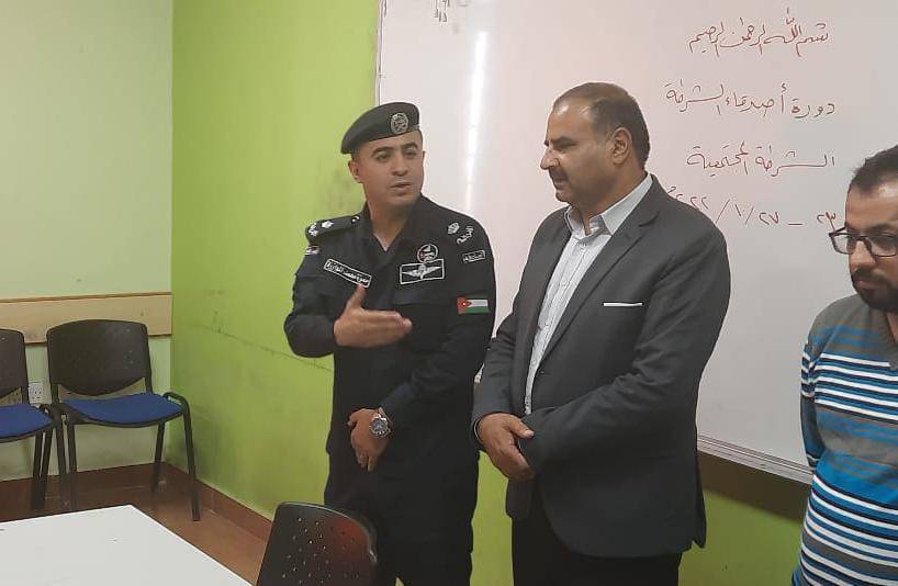 رئيس مركز أمن بلعما المتكامل يفتتح دورة أصدقاء الأمن العام في مدرسة حيان الرويبض