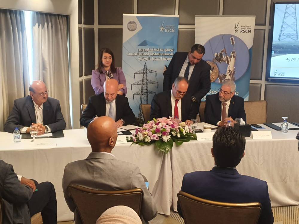 مذكرة تفاهم بين الكهرباء الوطنية وحماية الطبيعة لحماية الطيور المهاجرة ومنع حوادث الاصطدام الكهربائي   
