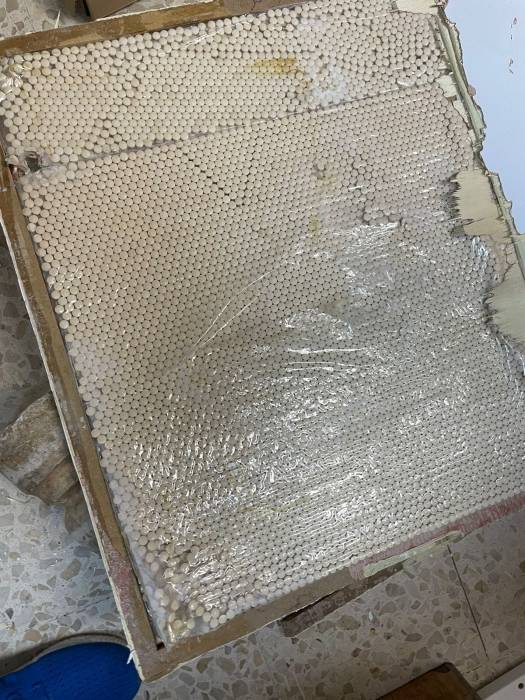 مكافحة المخدرات: إلقاء القبض على مهرب خدع أحد سائقي السفريات بإخفاء 20 ألف حبة مخدرة داخل طرد أرسله معه