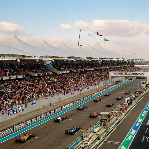 مشجعو السيتي في مختلف أنحاء الدولة يحتفون بجولة السيتي العالمية الاحتفالية بلقب الدوري الانجليزي الممتاز