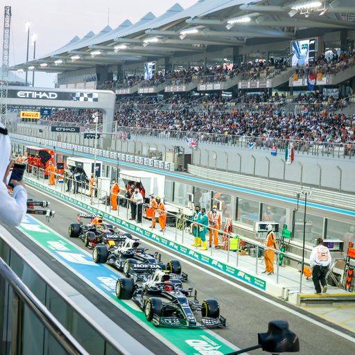 مشجعو السيتي في مختلف أنحاء الدولة يحتفون بجولة السيتي العالمية الاحتفالية بلقب الدوري الانجليزي الممتاز