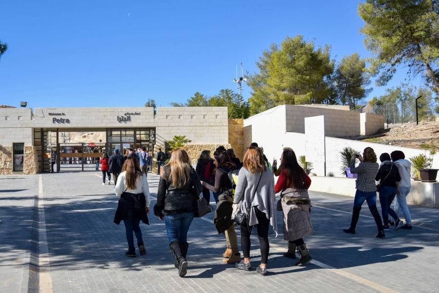 حركة سياحية نشطه تشهدها مدينة البترا وخدمة مميزة يقدمها مركز زوار البترا