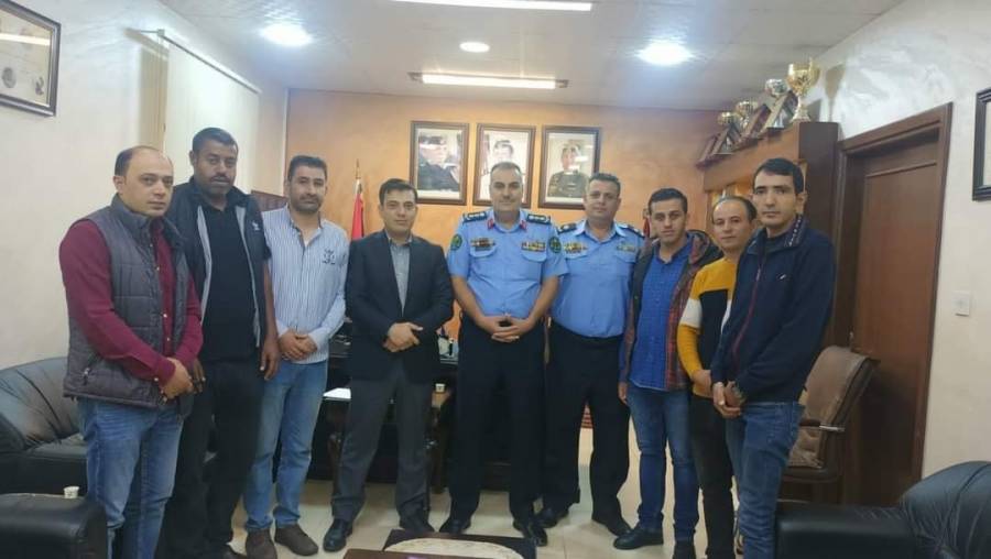 مدير شرطة محافظة المفرق العقيد أيمن العلاونة يكرم عددًا من مرتبات قسم البحث الجنائي