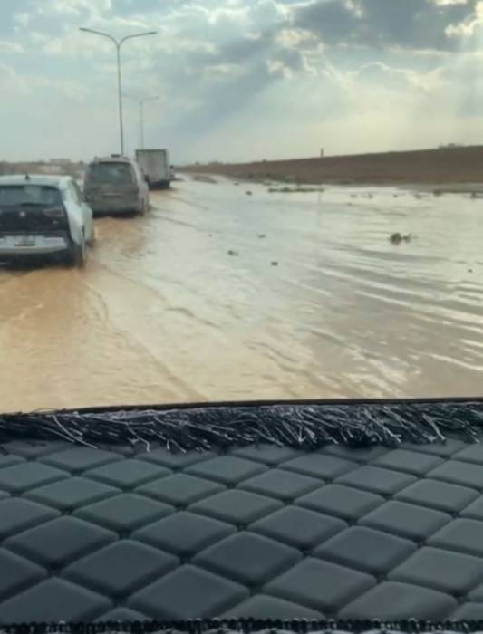 إغلاق عبارة على طريق بغداد الدولي مابين مثلث الحمرا _ المفرق