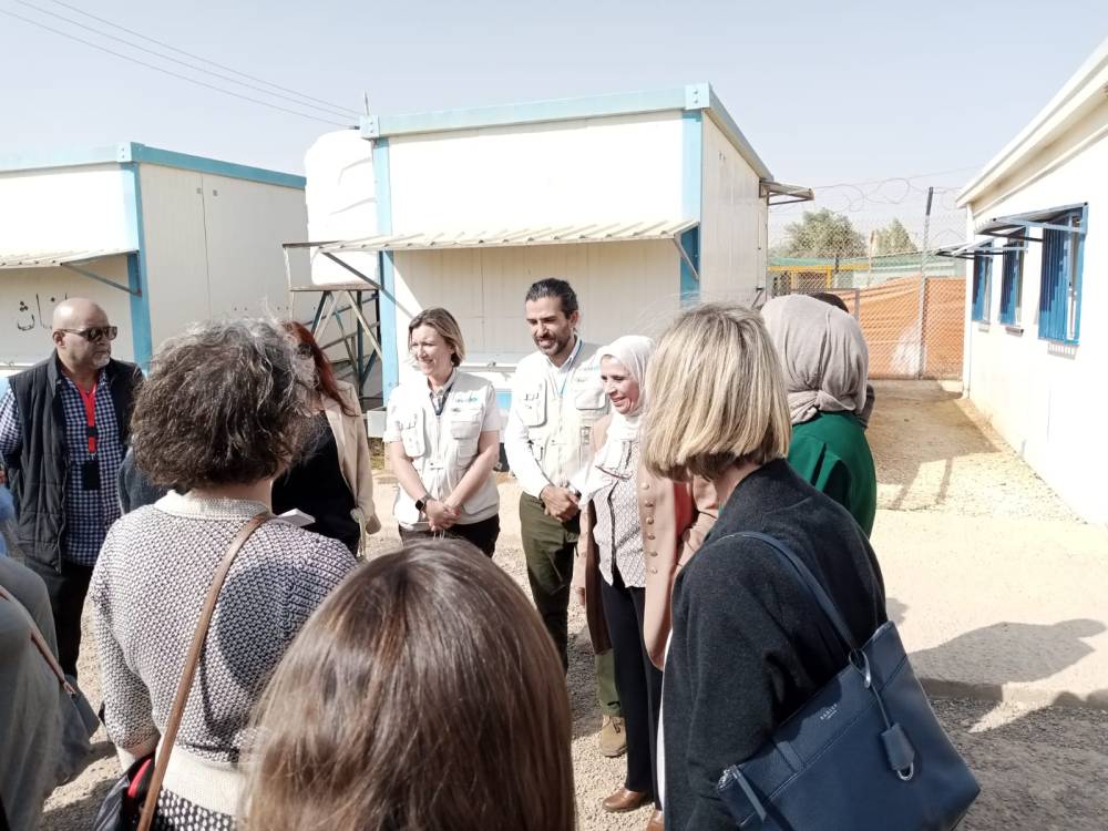 مديرة التربية والتعليم للواء البادية الشمالية الغربية لينا الزعبي تستقبل وفد البرلمان البريطاني
