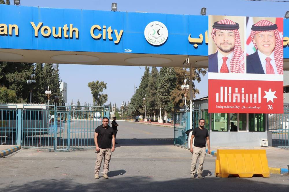 الامن : القوة في مواقعها لتوفير اعلى معايير الأمن خلال المباراة وندعو للتحلي بالروح الرياضية وبقيمنا الأصيلة