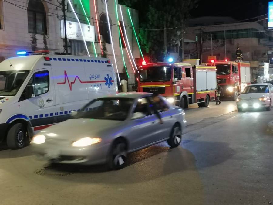 دفاع مدني المفرق يتعامل مع حادث حريق كهرباء في الوسط التجاري