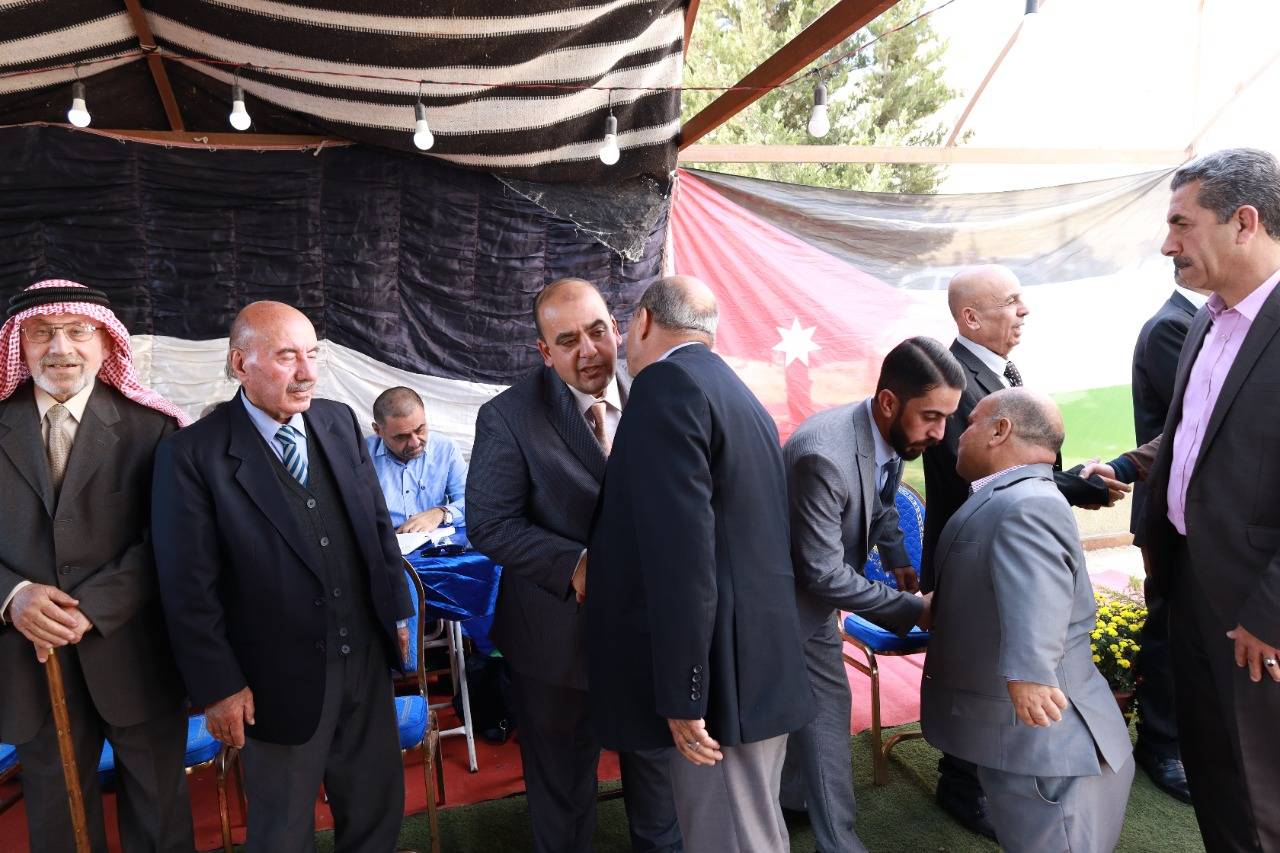 سليمان عبد الرحمن خريسات يقيم مأدبة غداء بمناسبة زفاف ابنه المهندس عماد