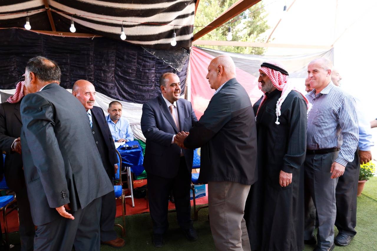 سليمان عبد الرحمن خريسات يقيم مأدبة غداء بمناسبة زفاف ابنه المهندس عماد