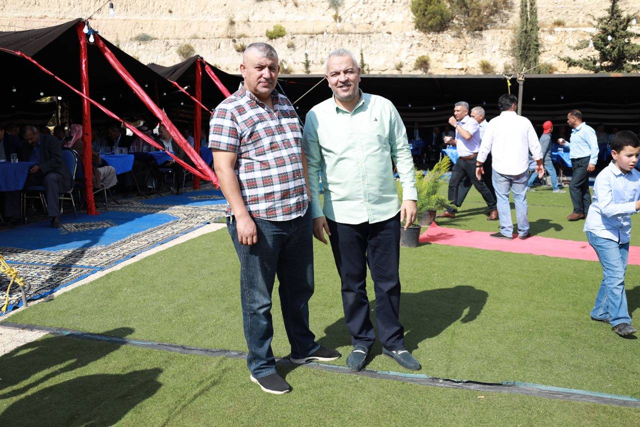 سليمان عبد الرحمن خريسات يقيم مأدبة غداء بمناسبة زفاف ابنه المهندس عماد