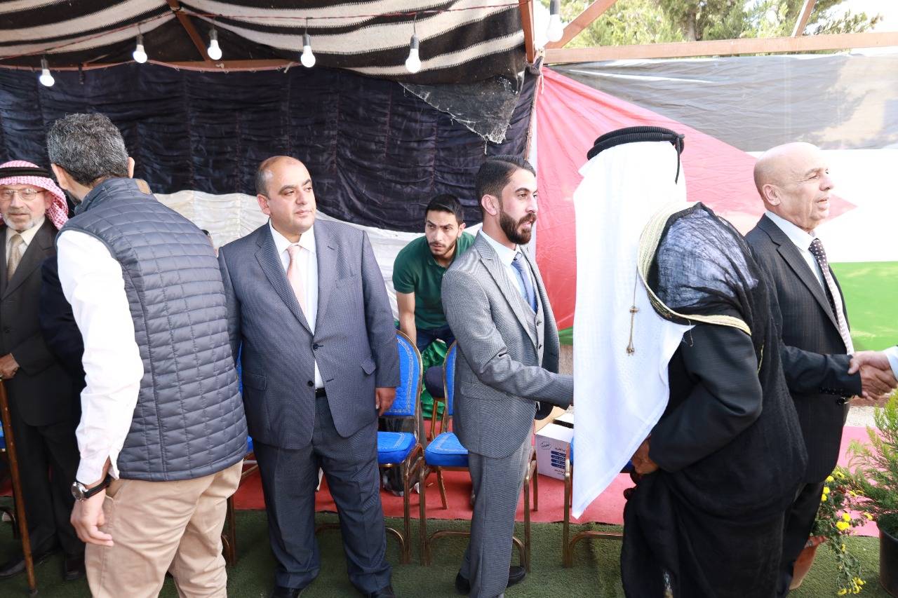 سليمان عبد الرحمن خريسات يقيم مأدبة غداء بمناسبة زفاف ابنه المهندس عماد