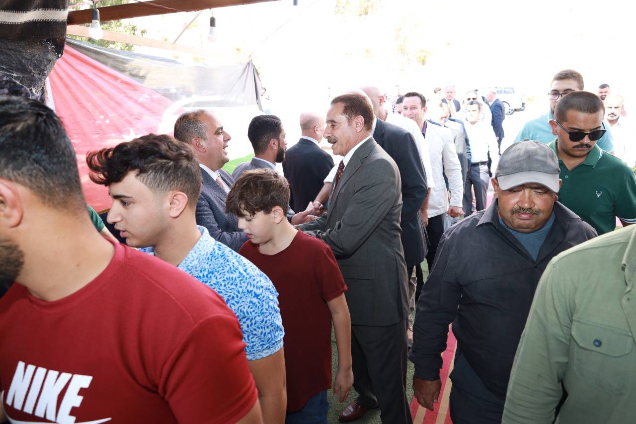 سليمان عبد الرحمن خريسات يقيم مأدبة غداء بمناسبة زفاف ابنه المهندس عماد